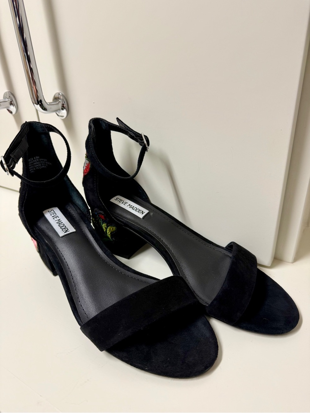Steve Madden Inca Black Suede Embroidered Floral Block Heel Sandals Size US 8.5 - Picture 6 of 11